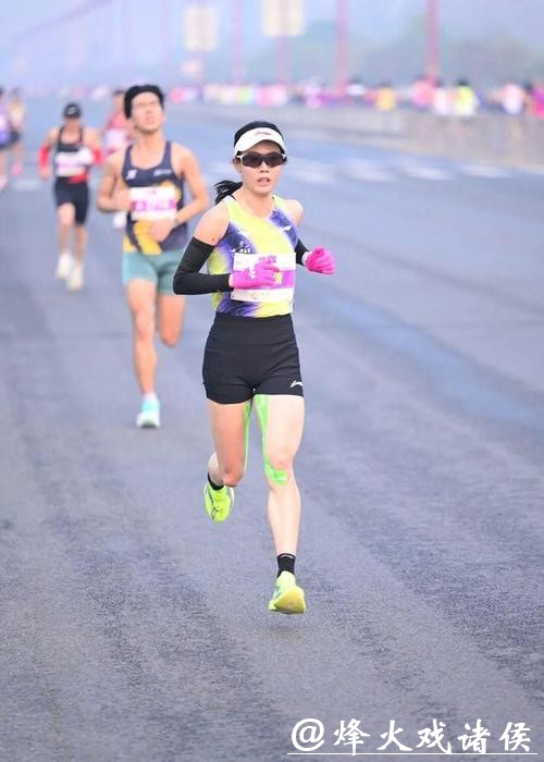 31分54秒完赛,张德顺刷新中国女子10公里路跑最好成绩 31分54秒完赛,张德顺刷新中国女子10公里路跑最好成绩